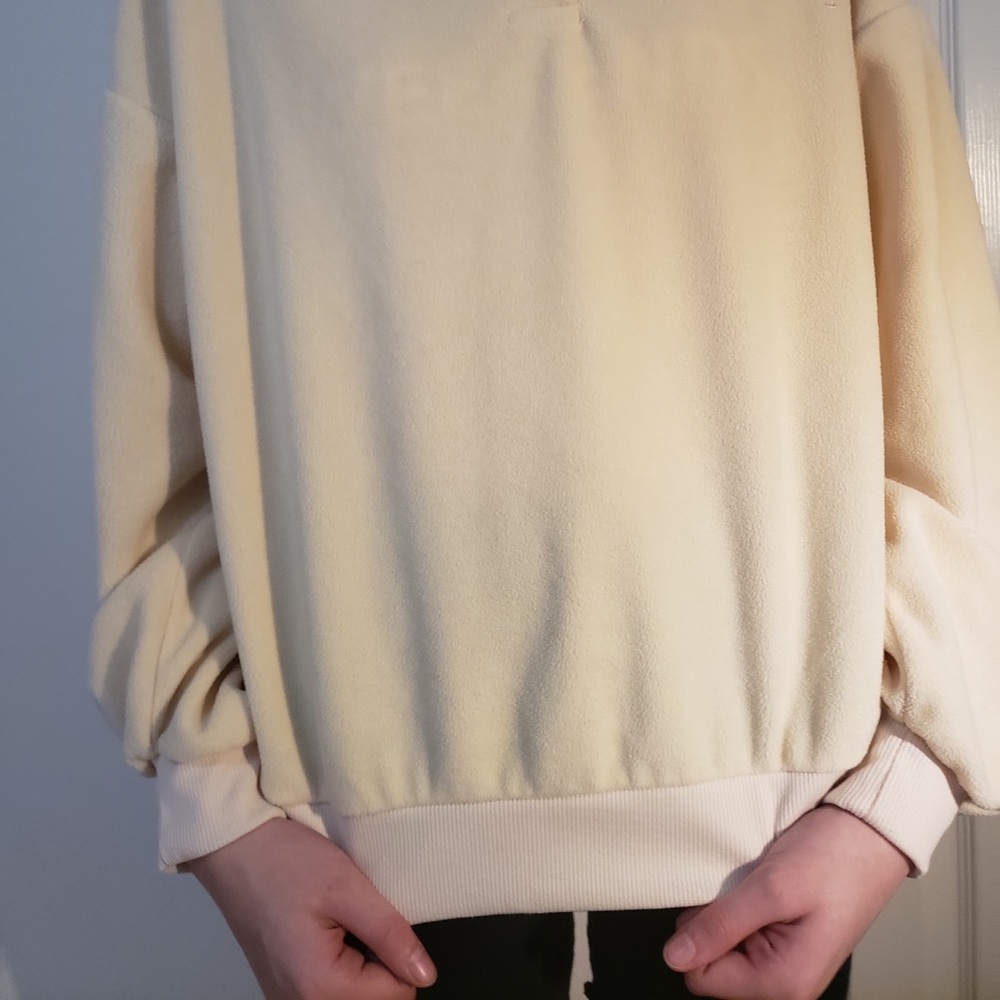 Cute sweater ❤️❤️ - Picture 3 of 3